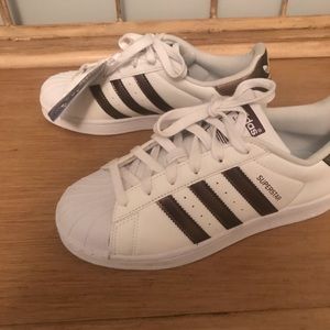 Adidas Superstar NEO size 5 fits like a woman’s 7